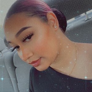 Meet your Posher, Kayla